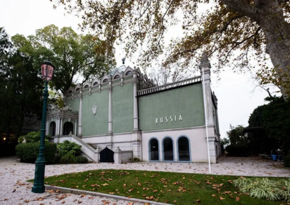 Ukraine Condemns Russia’s Return to the Venice Biennale, Urges Organizers to Ban Pavilion